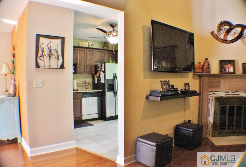 53 Renaissance Lane New Brunswick, NJ 08901 - Photo 3 of 25 Gallery Image 3