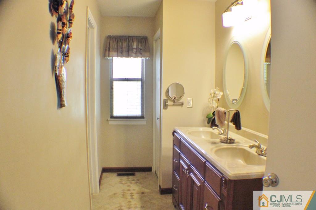53 Renaissance Lane New Brunswick, NJ 08901 - Photo 21 of 25 Gallery Image 21