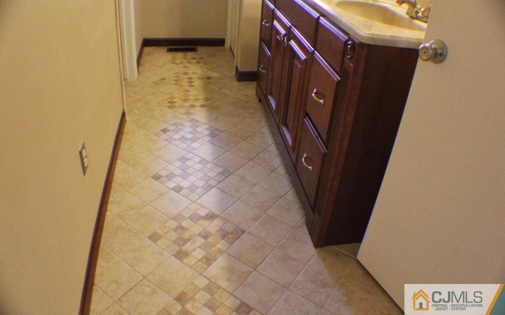 53 Renaissance Lane New Brunswick, NJ 08901 - Photo 22 of 25 Gallery Image 22