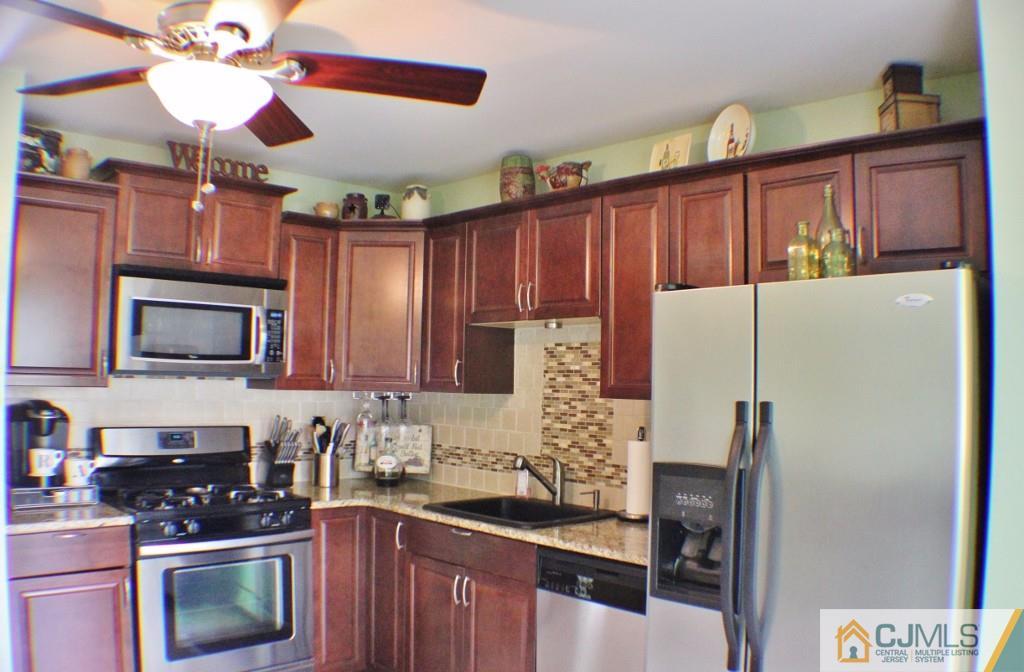 53 Renaissance Lane New Brunswick, NJ 08901 - Photo 4 of 25 Gallery Image 4