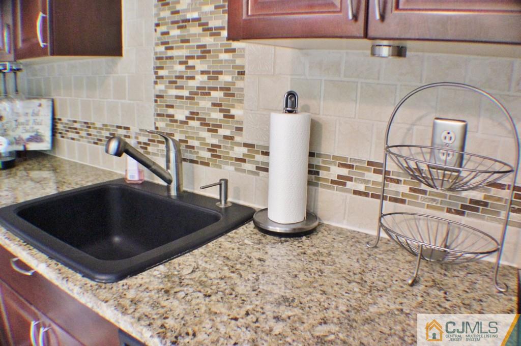 53 Renaissance Lane New Brunswick, NJ 08901 - Photo 5 of 25 Gallery Image 5