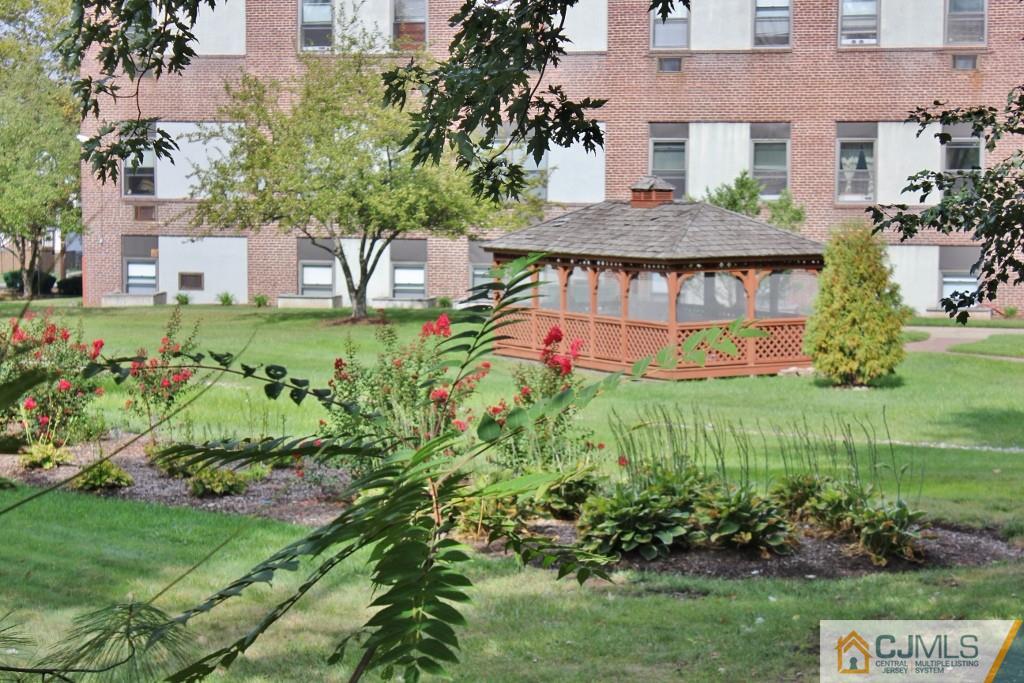 53 Renaissance Lane New Brunswick, NJ 08901 - Photo 8 of 25 Gallery Image 8