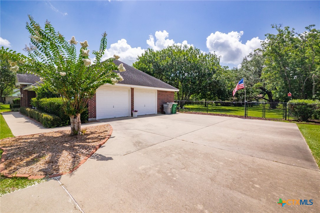303 Perth Road Victoria, TX 77904 - Photo 30 of 39