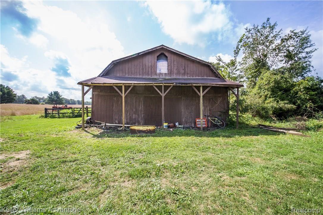 4545 Lone Tree Road Milford, MI 48380 - Photo 4 of 79 Lone Tree Rd_4545_Barn_04.jpg