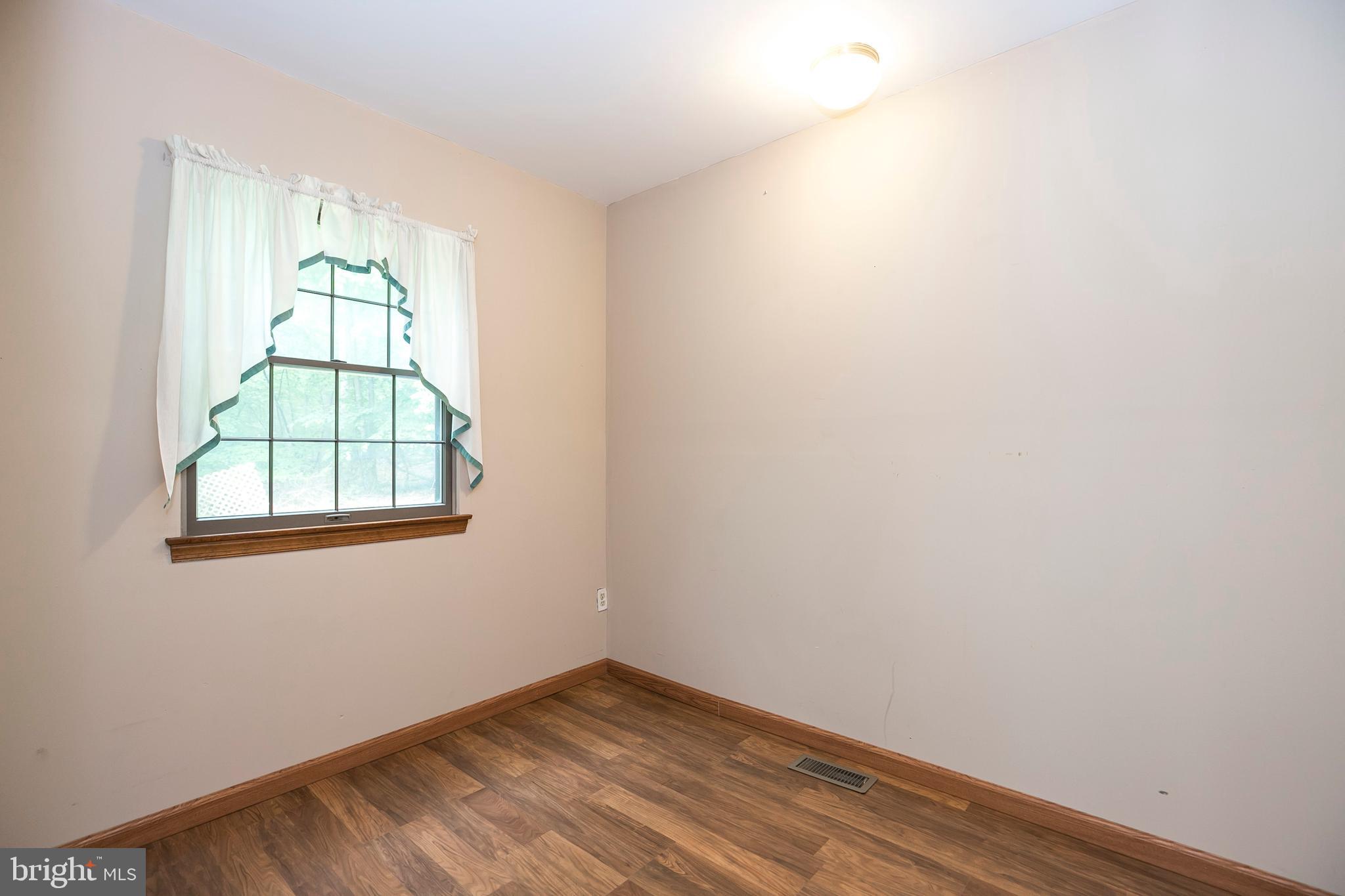 715 Country Club Road Phoenixville, PA 19460 - Photo 15 of 30 Main Floor Office