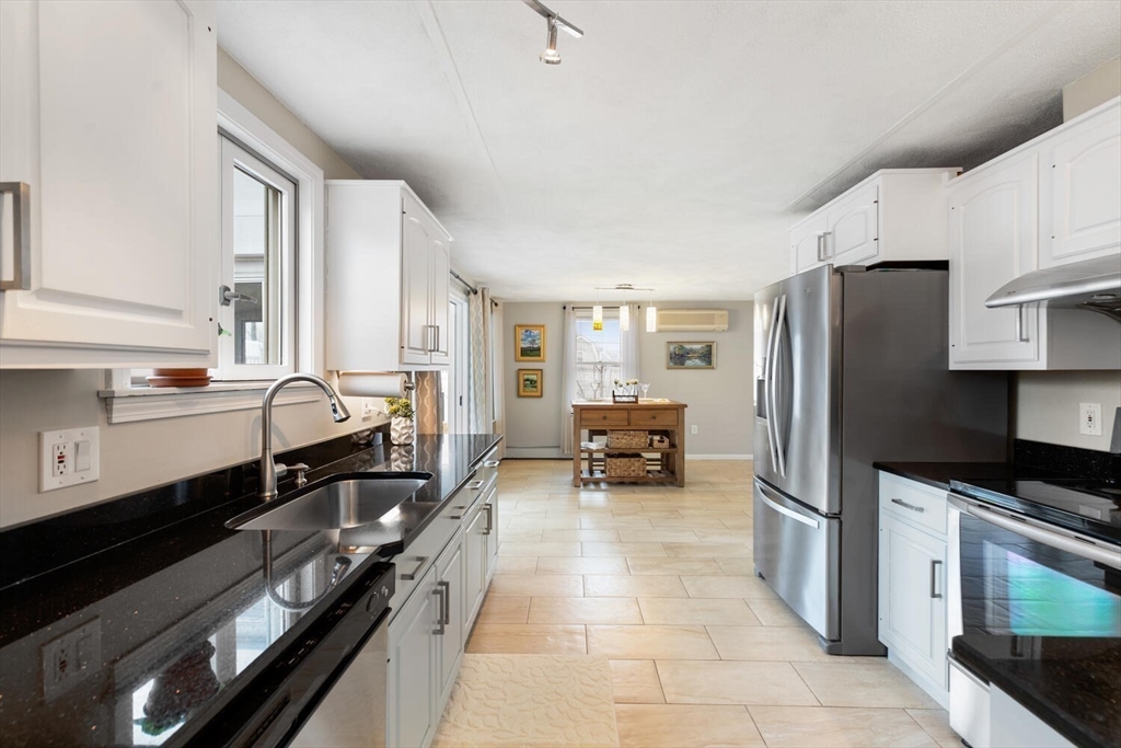 3 Breezy Point Road Gloucester, MA 01930 - Photo 11 of 40