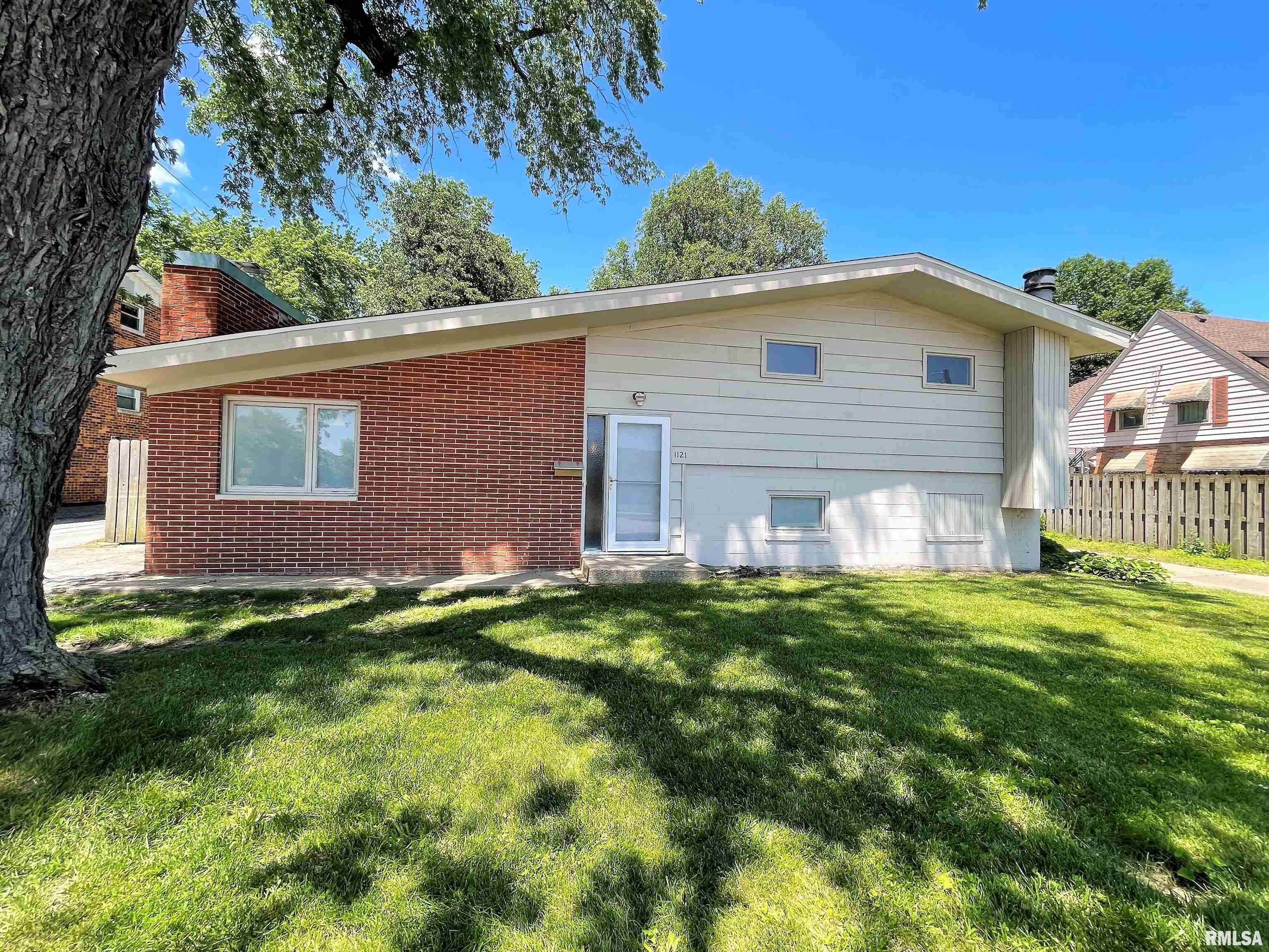 1121 Cherry Road Springfield, IL 62704 - Photo 1 of 28 Gallery Image 1