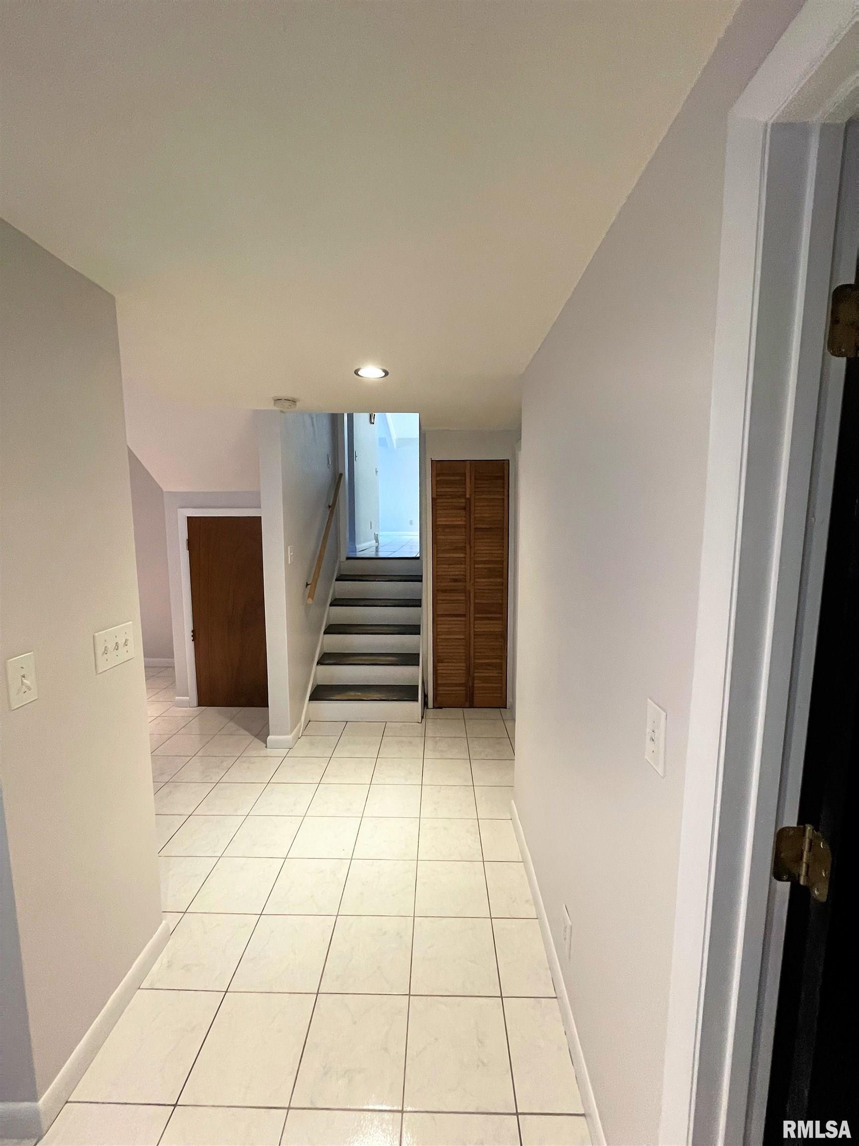 1121 Cherry Road Springfield, IL 62704 - Photo 11 of 28 Gallery Image 11