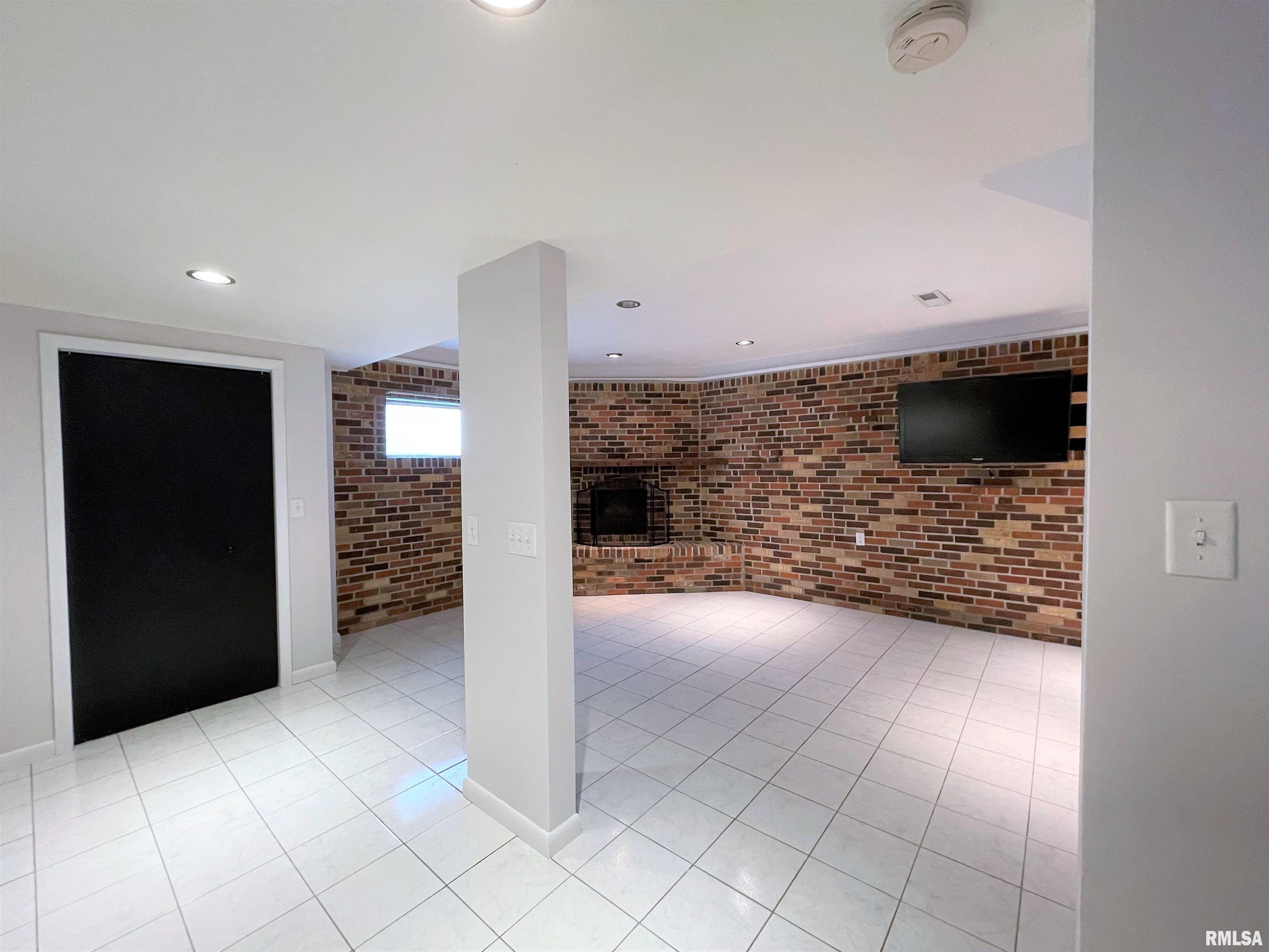 1121 Cherry Road Springfield, IL 62704 - Photo 12 of 28 Gallery Image 12