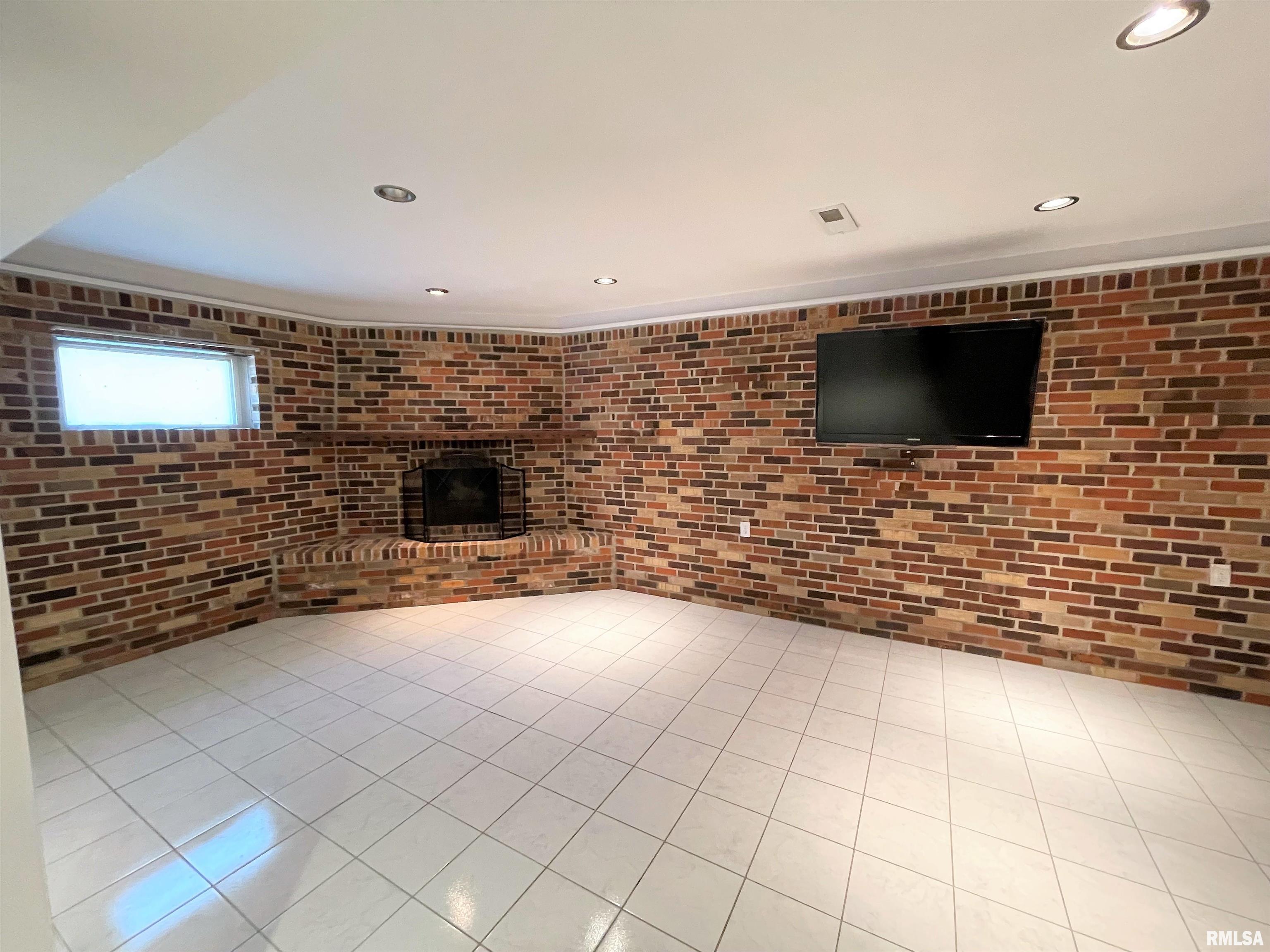 1121 Cherry Road Springfield, IL 62704 - Photo 13 of 28 Gallery Image 13