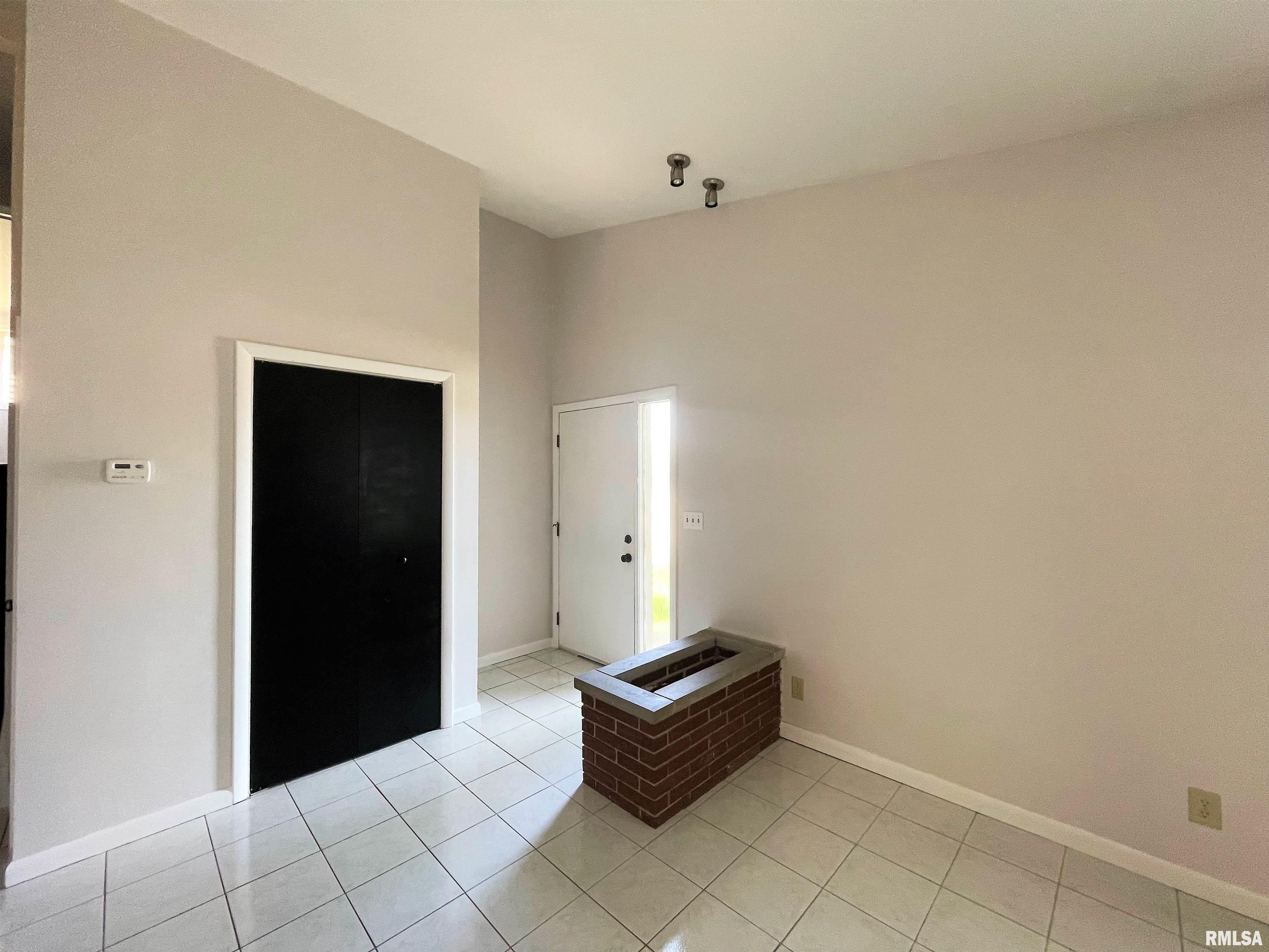 1121 Cherry Road Springfield, IL 62704 - Photo 2 of 28 Gallery Image 2