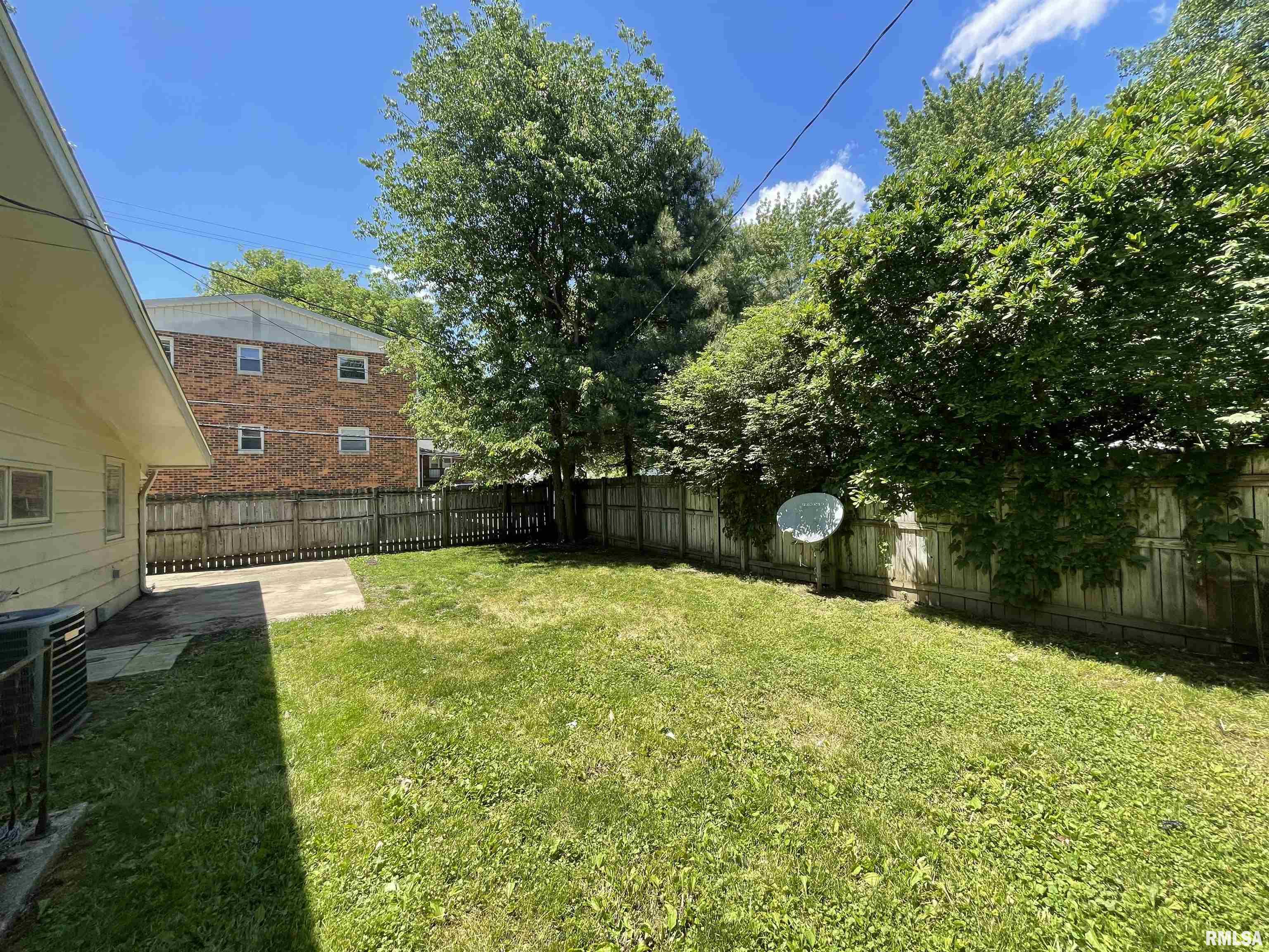 1121 Cherry Road Springfield, IL 62704 - Photo 28 of 28 Gallery Image 28