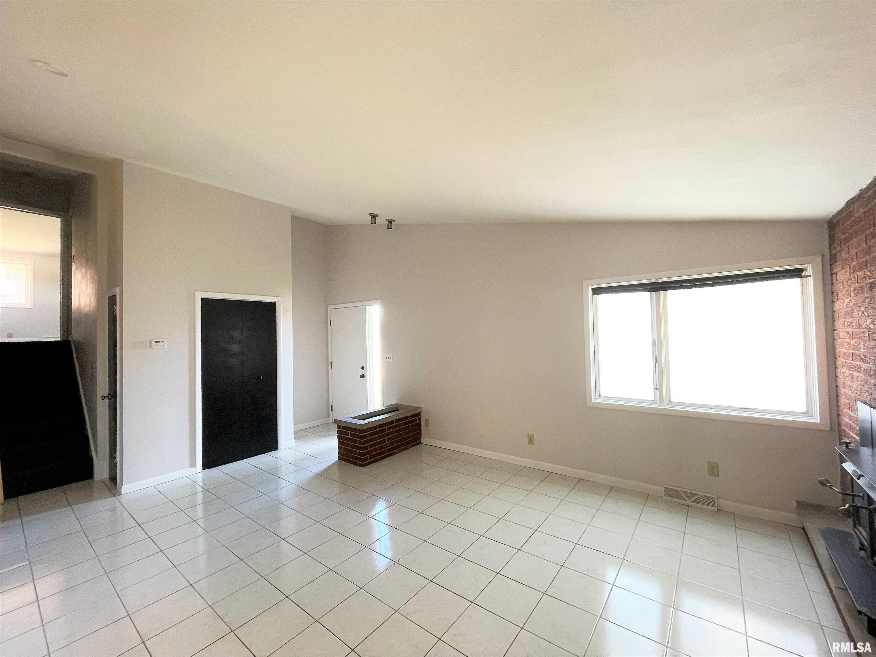 1121 Cherry Road Springfield, IL 62704 - Photo 3 of 28 Gallery Image 3