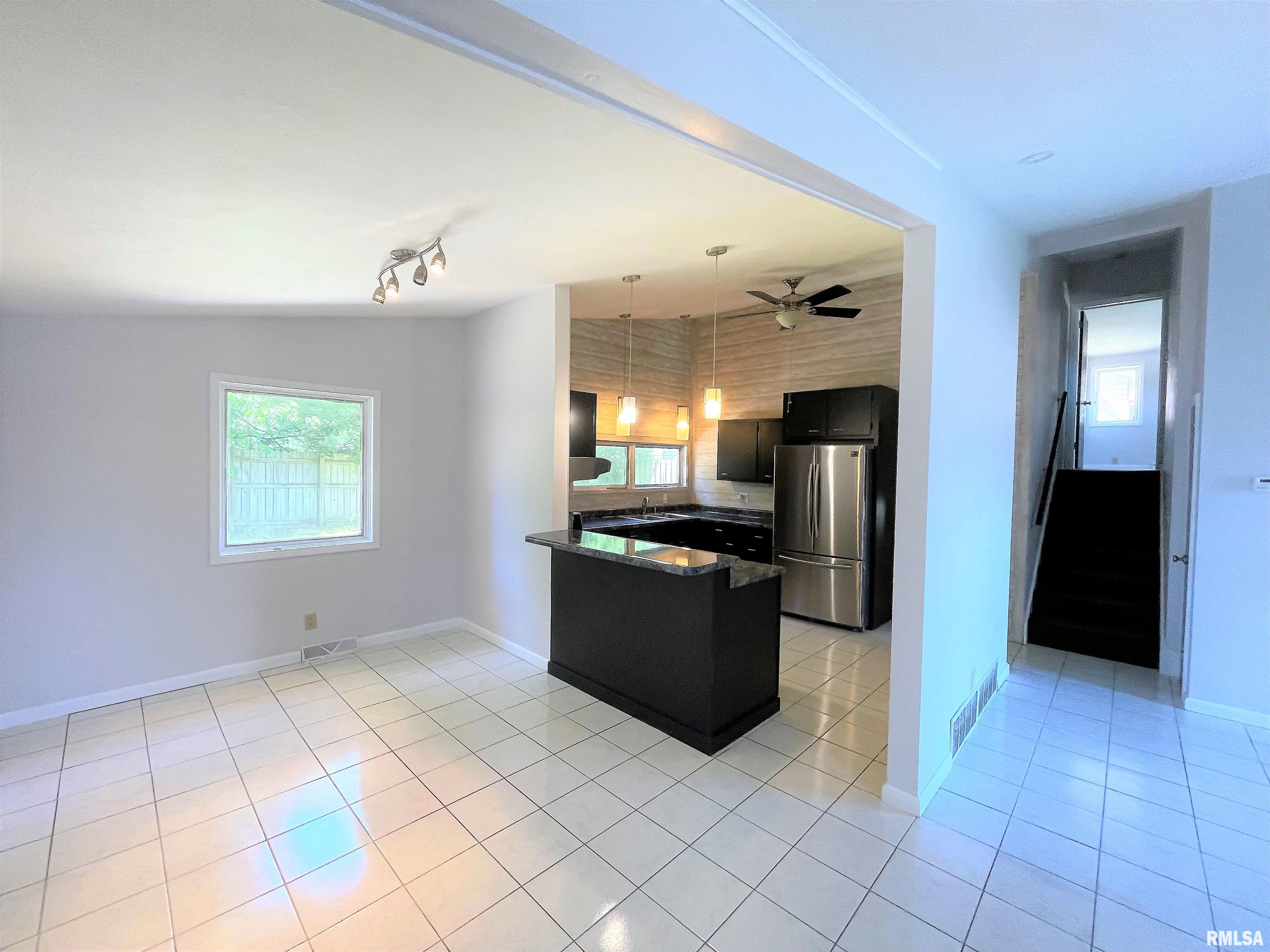 1121 Cherry Road Springfield, IL 62704 - Photo 6 of 28 Gallery Image 6