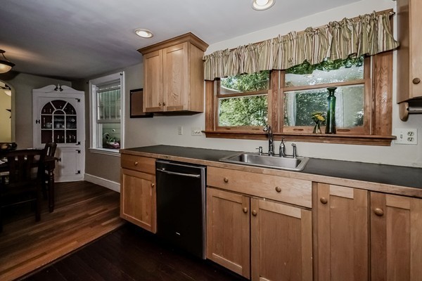 4 Millbrook Road Beverly, MA 01915 - Photo 8 of 30 Gallery Image 8