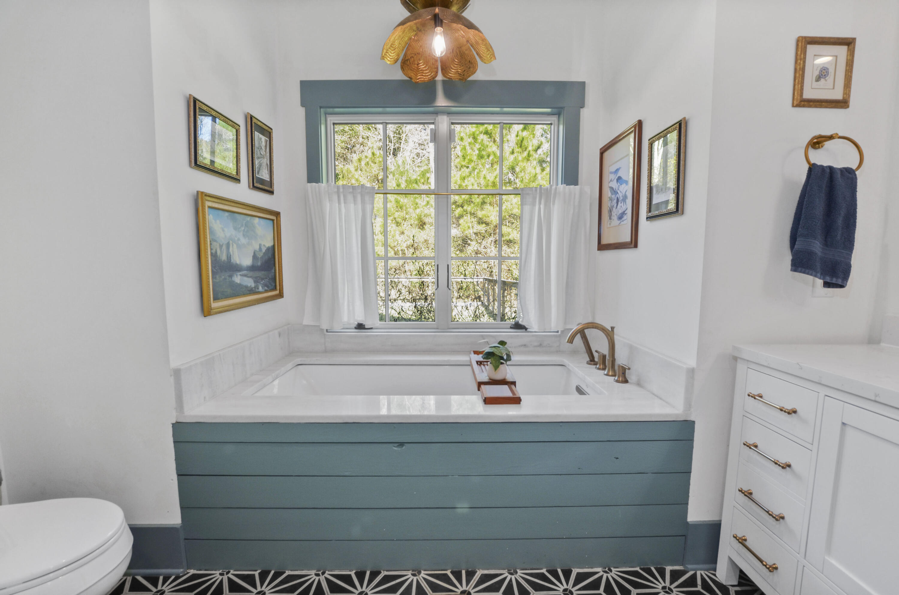 10044 State Rd S-10-1336 McClellanville, SC 29458 - Photo 21 of 53 Primary bedroom soaking tub