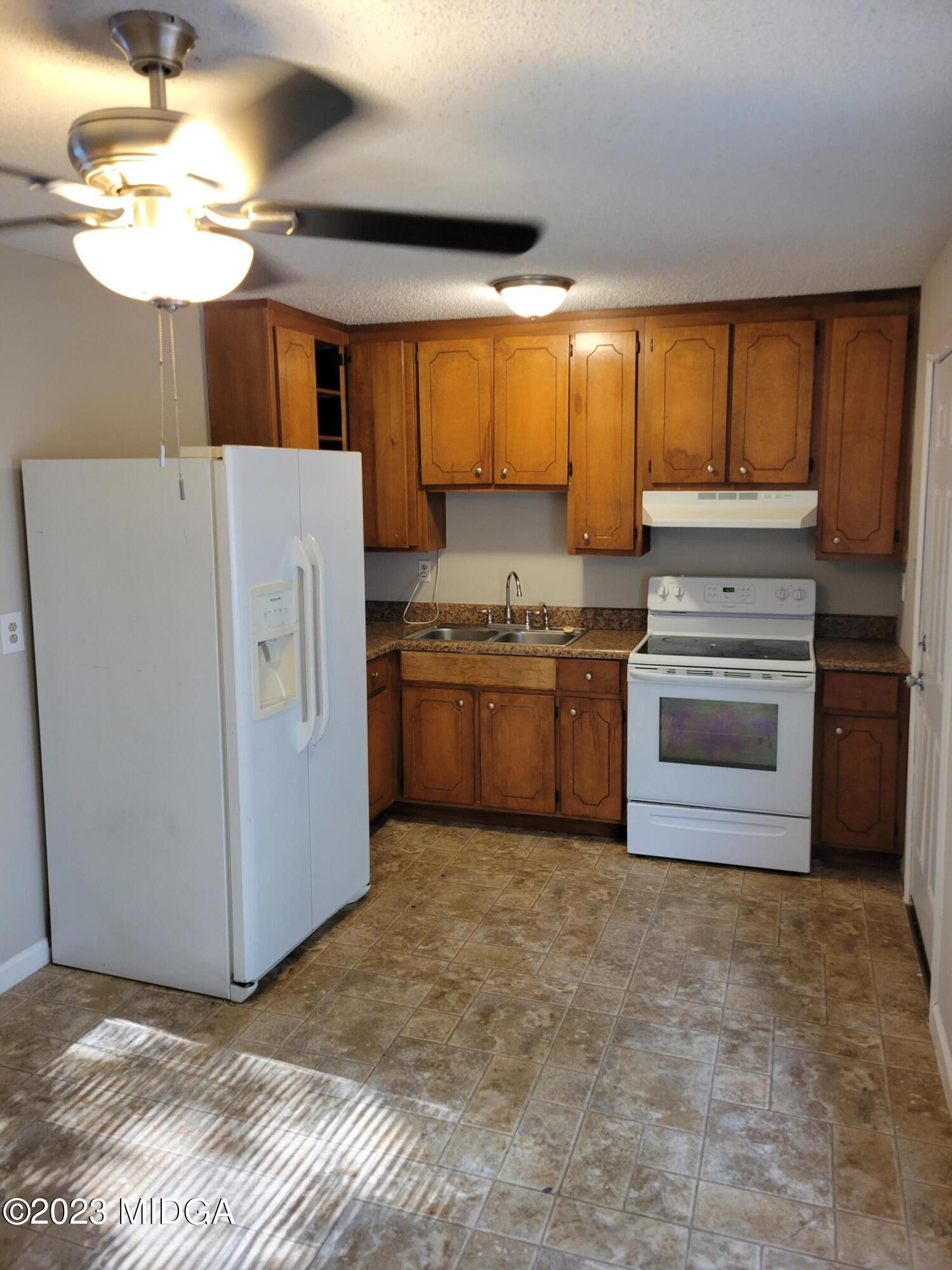 5779 Bloomfield Road Macon, GA 31206 - Photo 5 of 11 bloomfieldkitchen2