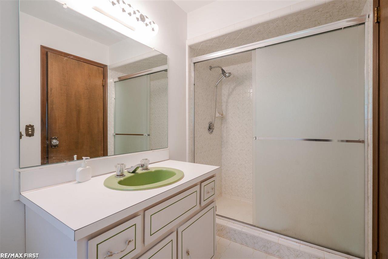 2098 Chalet Drive Rochester Hills, MI 48309 - Photo 26 of 36