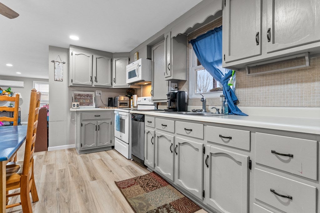 1723 Cliffview Road Galax, VA 24333 - Photo 21 of 32 Gallery Image 21