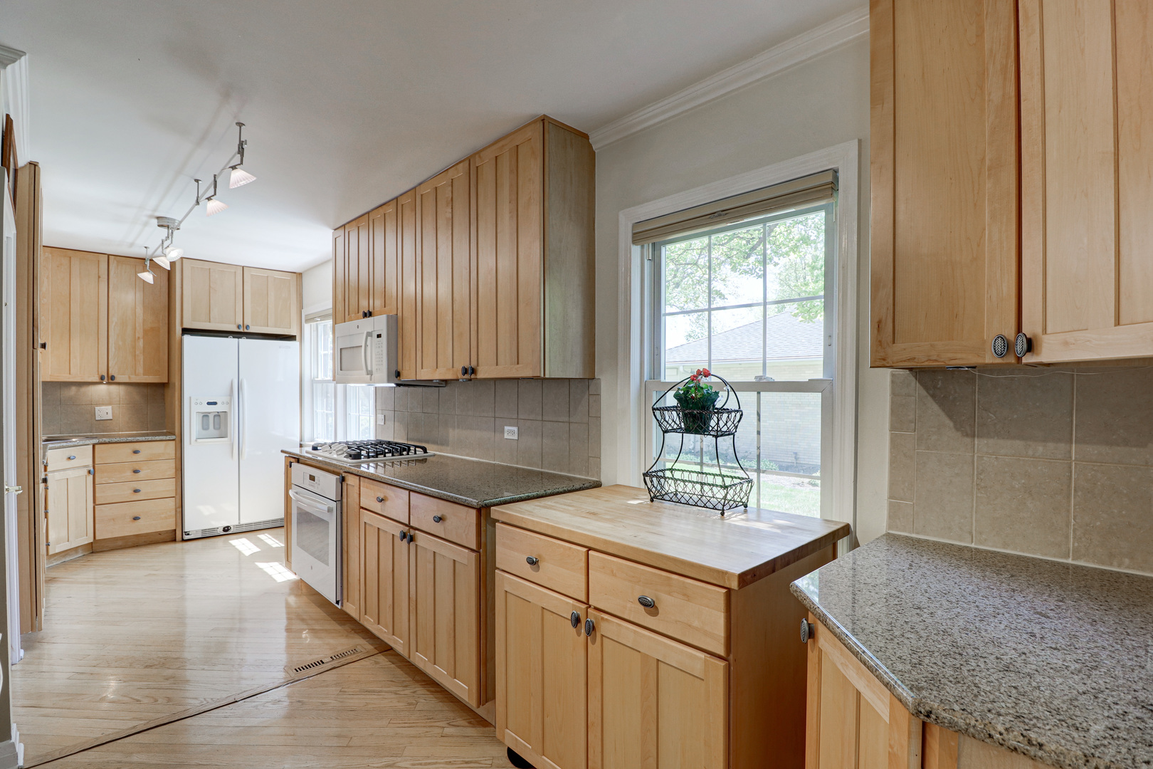 707 Oriole Avenue Park Ridge, IL 60068 - Photo 10 of 47