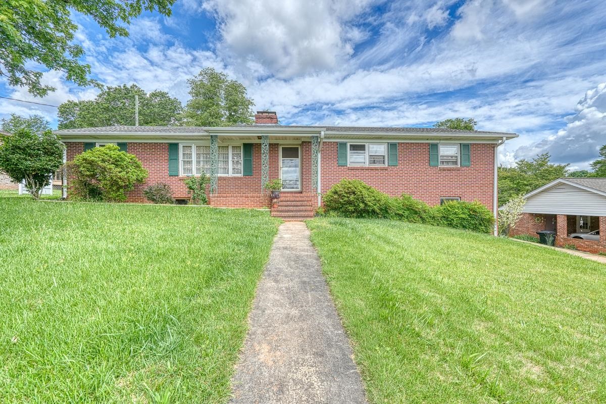 155 Dover Road Spartanburg, SC 29301 - Photo 1 of 33 Gallery Image 1