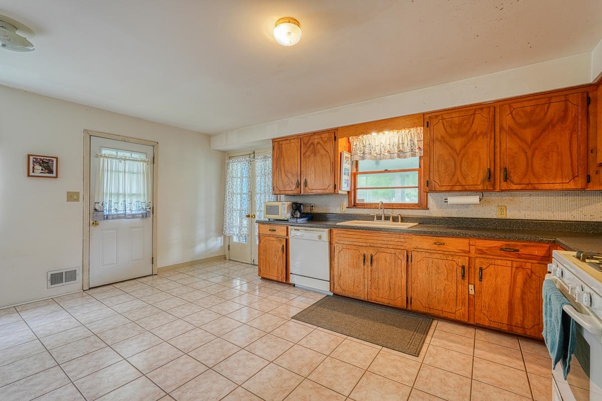 155 Dover Road Spartanburg, SC 29301 - Photo 13 of 33 Gallery Image 13