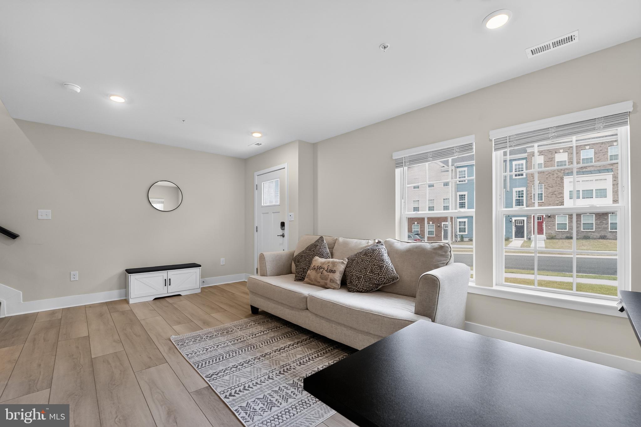 1808 Parham Way Baltimore, MD 21244 - Photo 3 of 31 Bright and inviting living space.