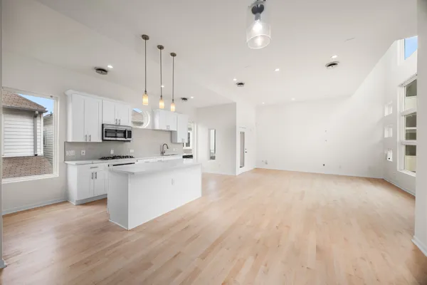 $2,950 | 5632 Kiam Street, Unit C, Houston, TX 77007