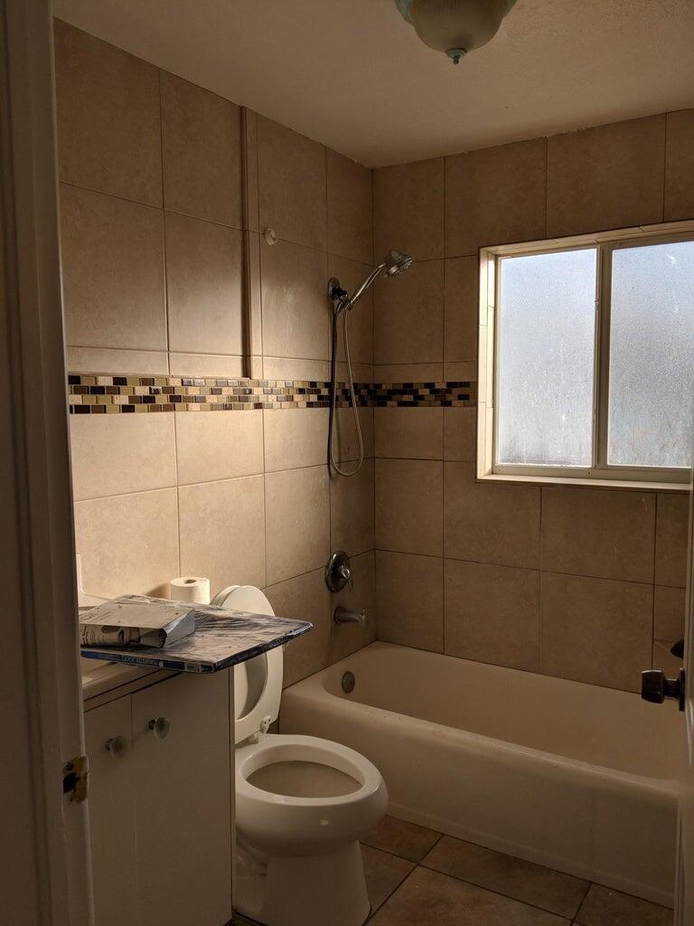 1102 James Road Lake Worth, FL 33462 - Photo 5 of 13 Lantana Bathroom