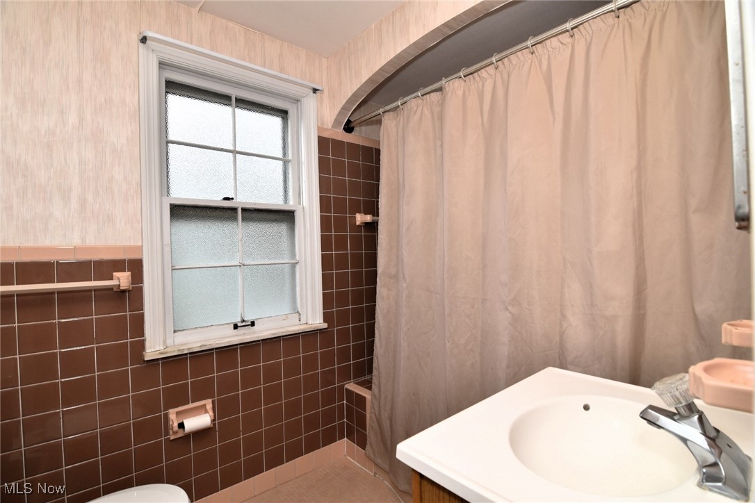 1062 Argonne Road Cleveland, OH 44121 - Photo 25 of 35 Gallery Image 25