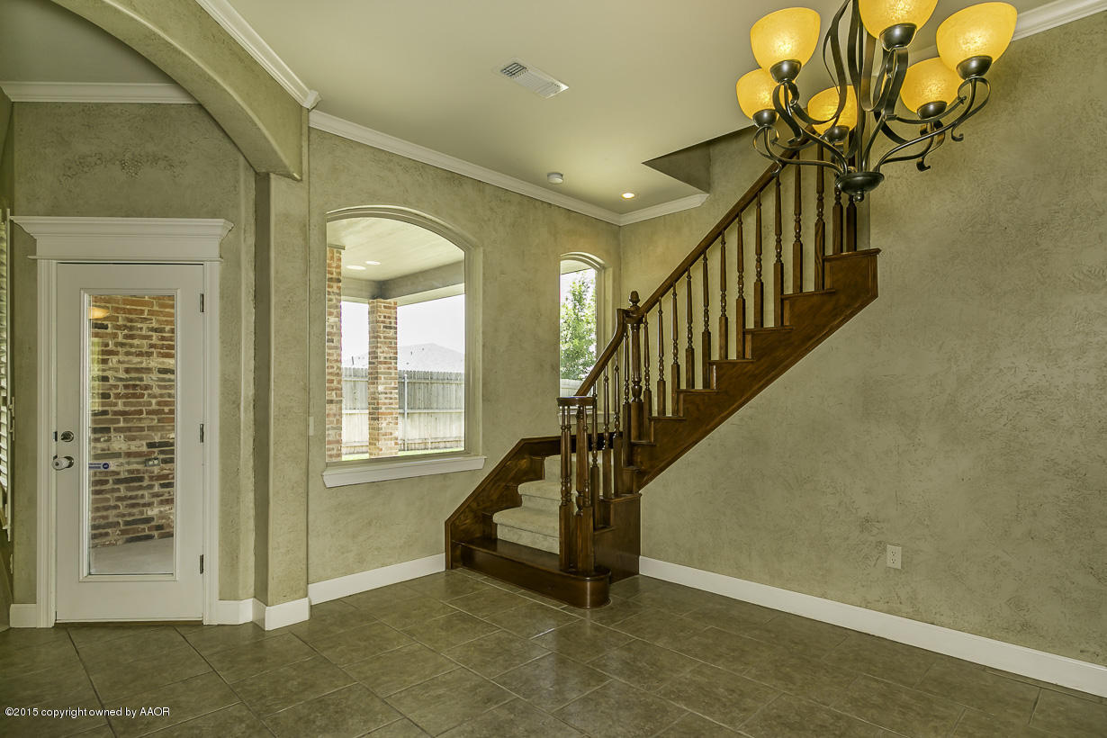 4804 Wesley Road Amarillo, TX 79119 - Photo 13 of 36 Stairway to Bonus Area