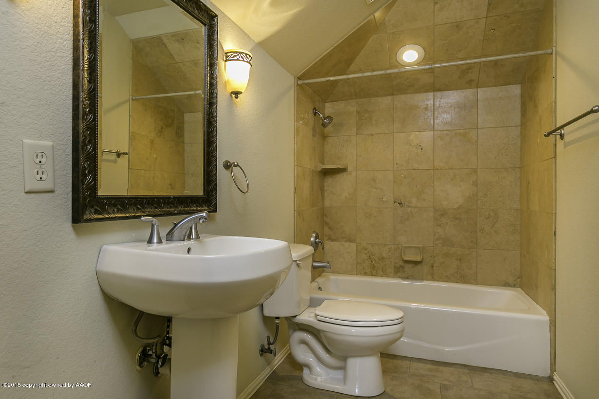 4804 Wesley Road Amarillo, TX 79119 - Photo 16 of 36 Upstair Bath
