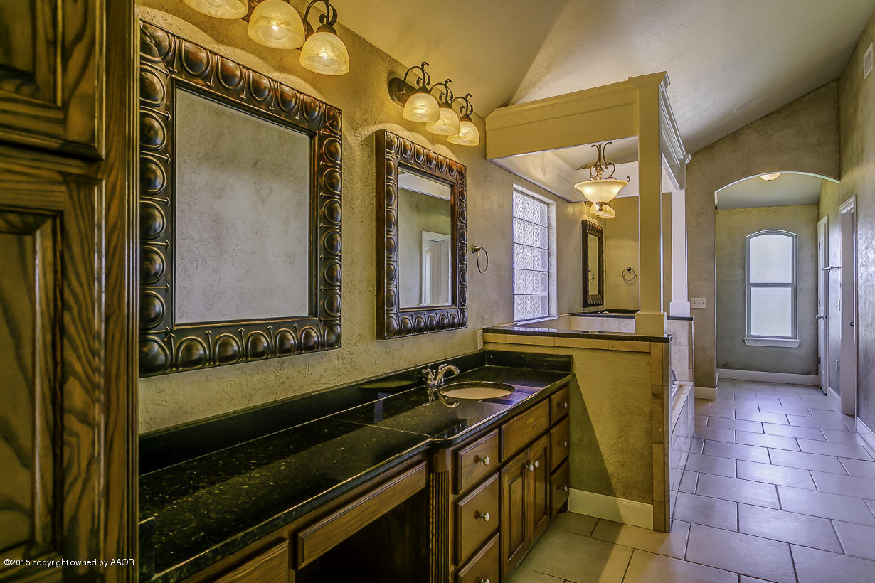 4804 Wesley Road Amarillo, TX 79119 - Photo 20 of 36 Master Bath