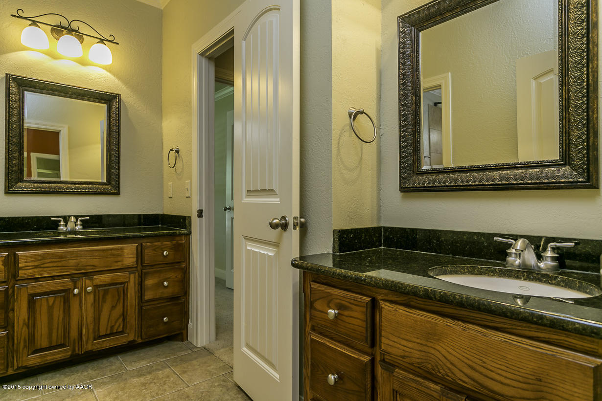 4804 Wesley Road Amarillo, TX 79119 - Photo 25 of 36 Hall Bath