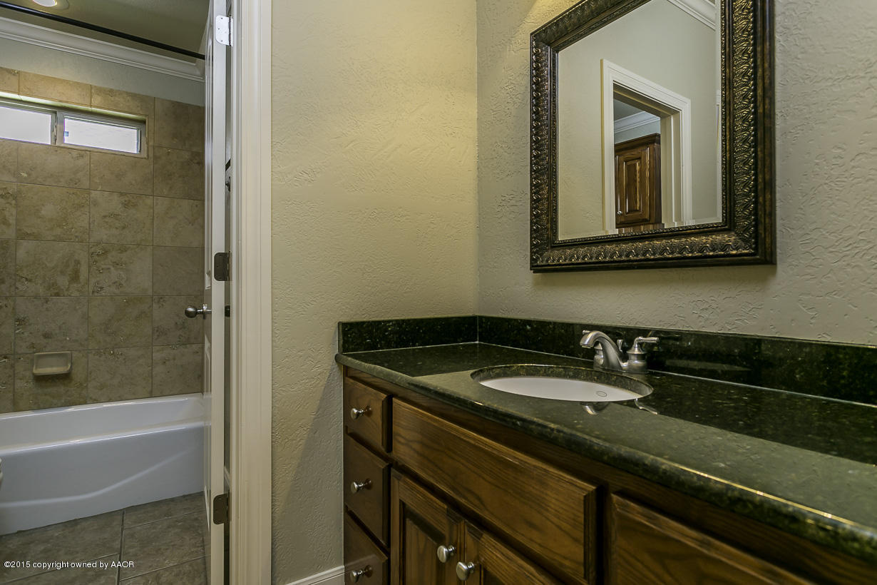4804 Wesley Road Amarillo, TX 79119 - Photo 26 of 36 Hall Bath
