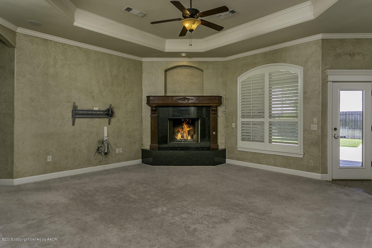 4804 Wesley Road Amarillo, TX 79119 - Photo 6 of 36 Living Room