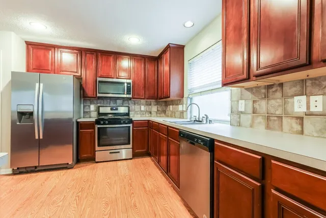 $2,140 | 27 Orchid Grove Place, The Woodlands, TX 77385