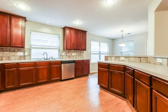 $2,140 | 27 Orchid Grove Place, The Woodlands, TX 77385