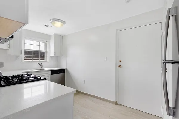 $2,400 | 200 Bedford Road, Unit 2C, Woburn, MA 01801