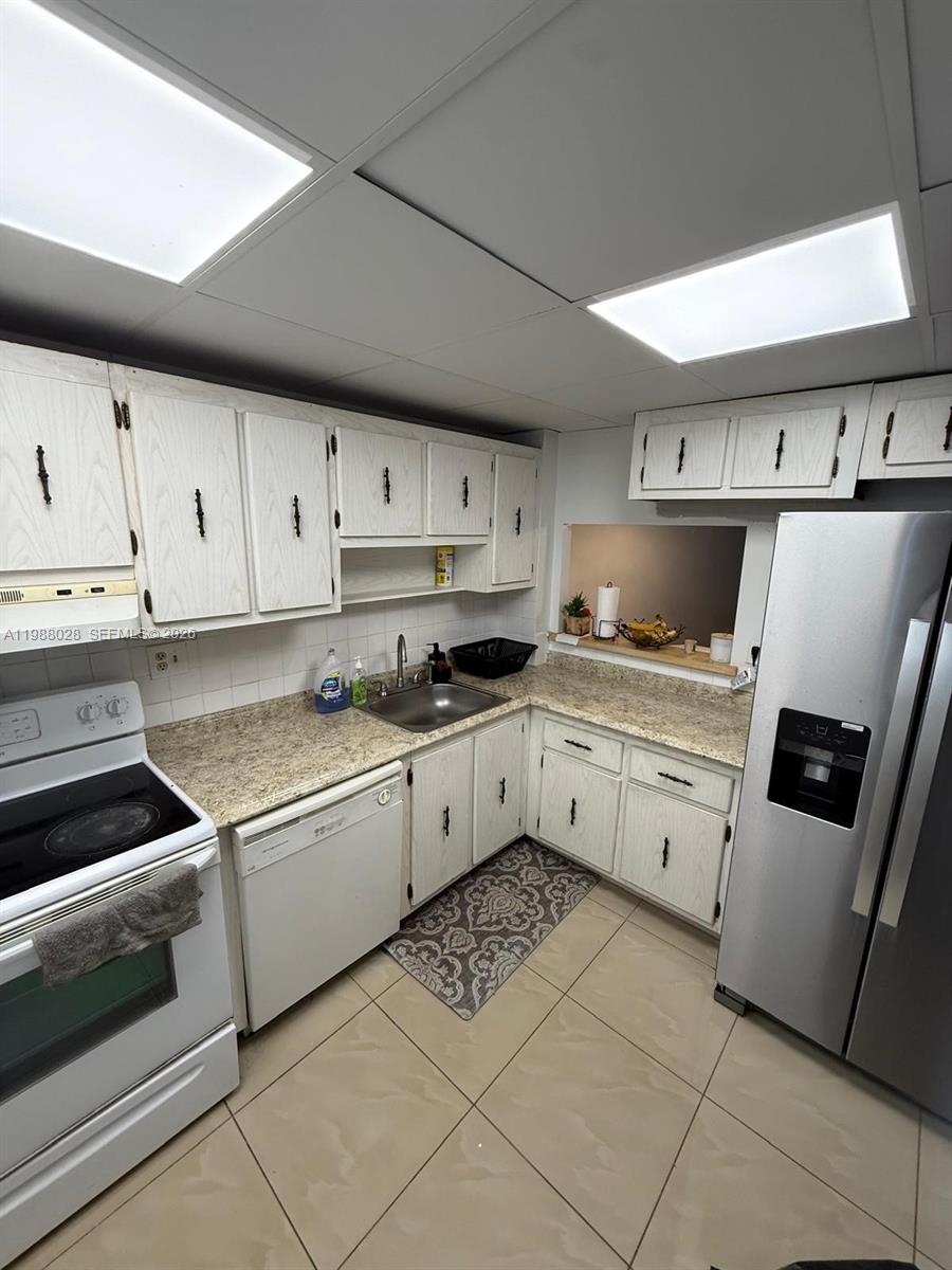 220 Southwest 9th Avenue, Unit 516 Hallandale Beach, FL 33009 - Photo 13 of 14 a kitchen with cabinets and appliances
