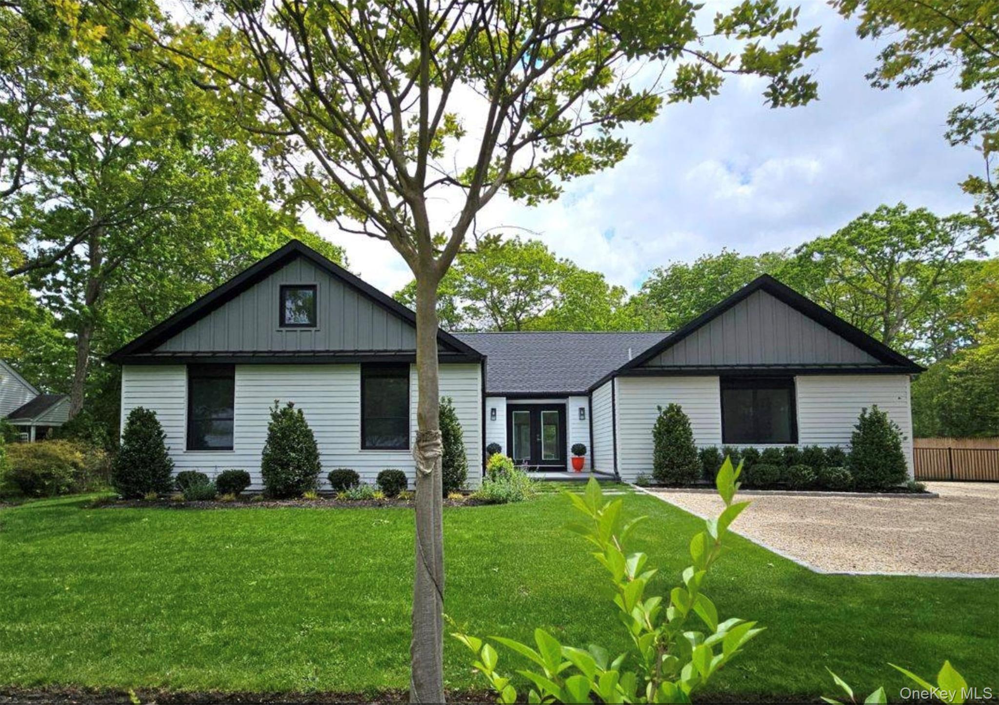 a view of outdoor space yard and porch