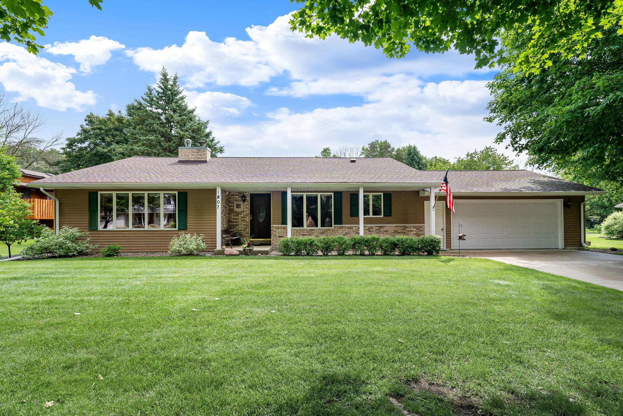 1807 9th Street Southwest Austin, MN 55912 - Photo 1 of 53