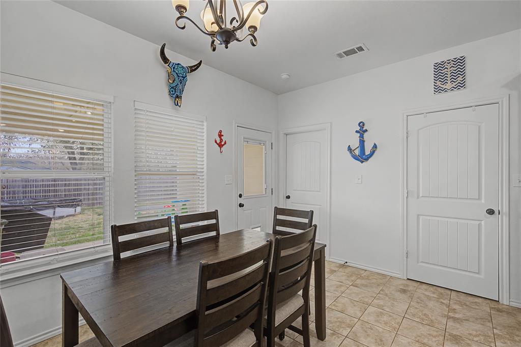 208 Lovers Path Drive Springtown, TX 76082 - Photo 13 of 35 a view of a livingroom with furniture