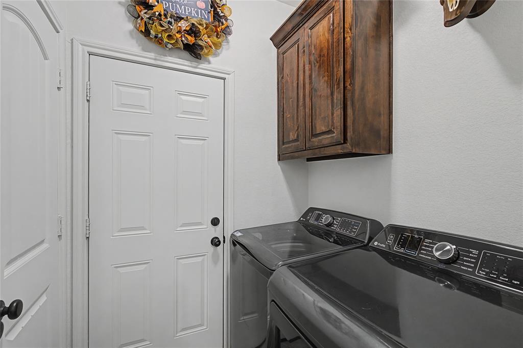 208 Lovers Path Drive Springtown, TX 76082 - Photo 24 of 35 a close view of a stove in the kitchen
