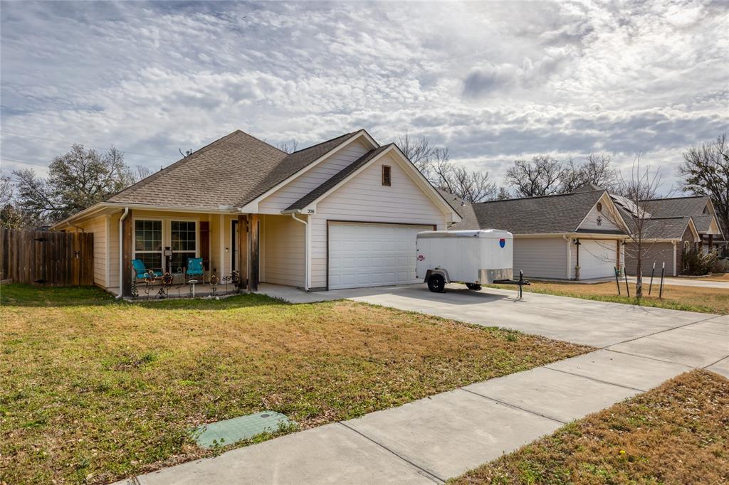 208 Lovers Path Drive Springtown, TX 76082 - Photo 26 of 35 a house with yard in front of it