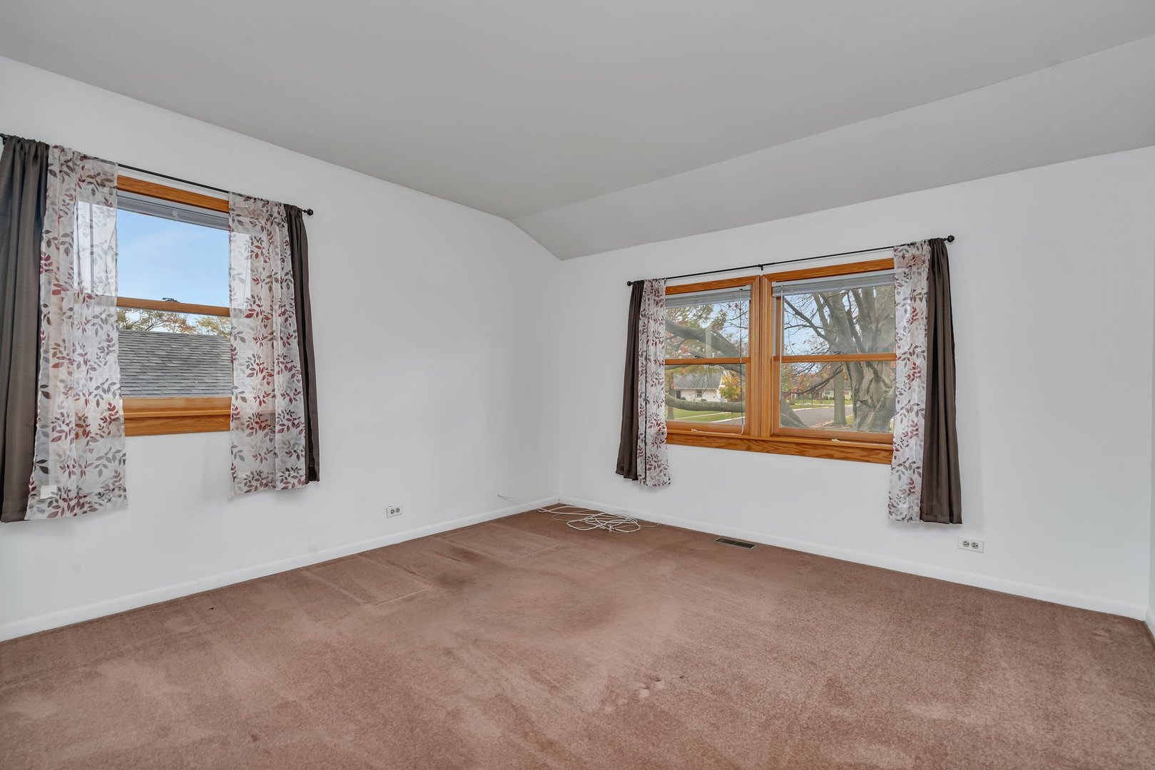 48 Lonsdale Road Elk Grove Village, IL 60007 - Photo 15 of 33 Gallery Image 15