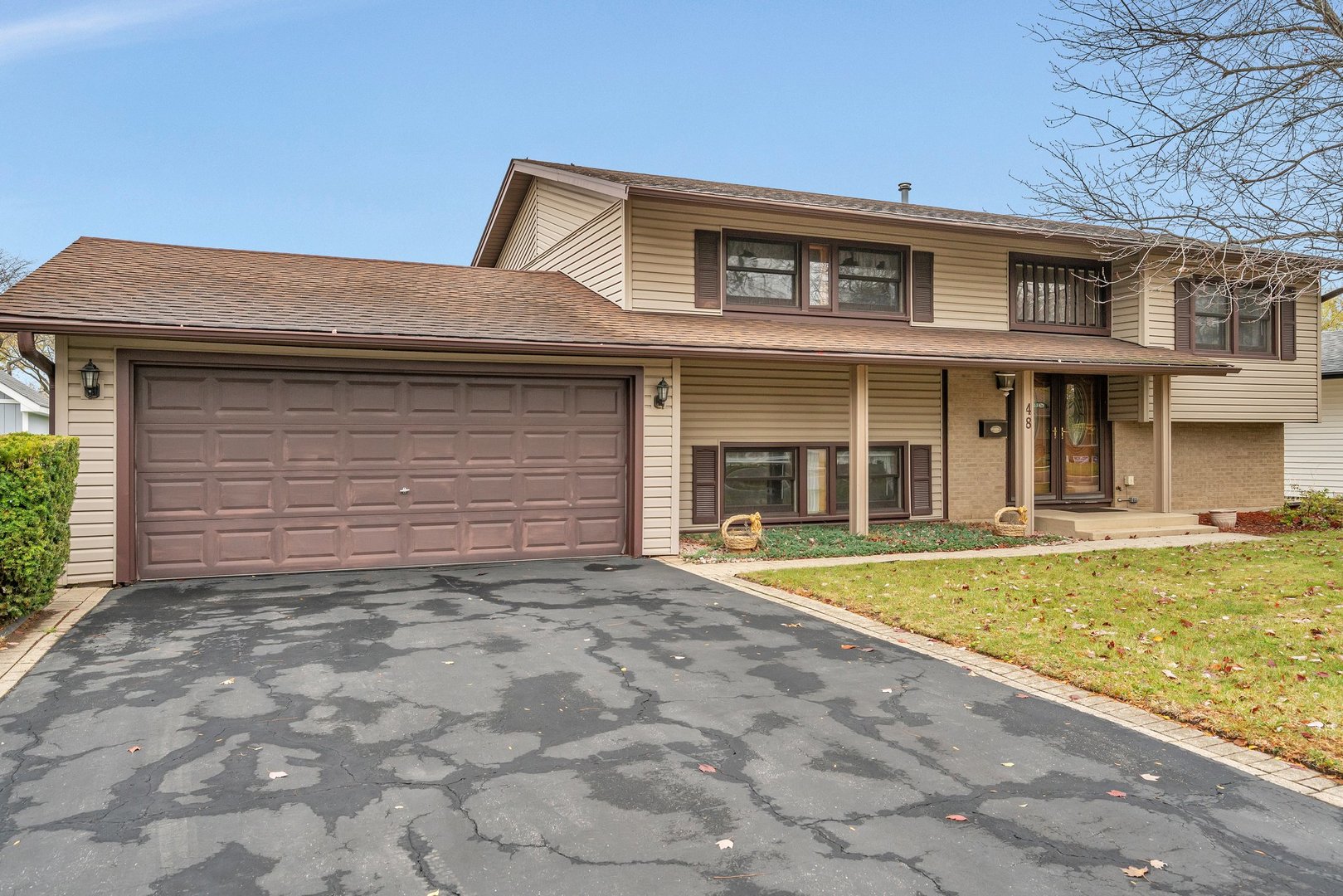 48 Lonsdale Road Elk Grove Village, IL 60007 - Photo 2 of 33 Gallery Image 2