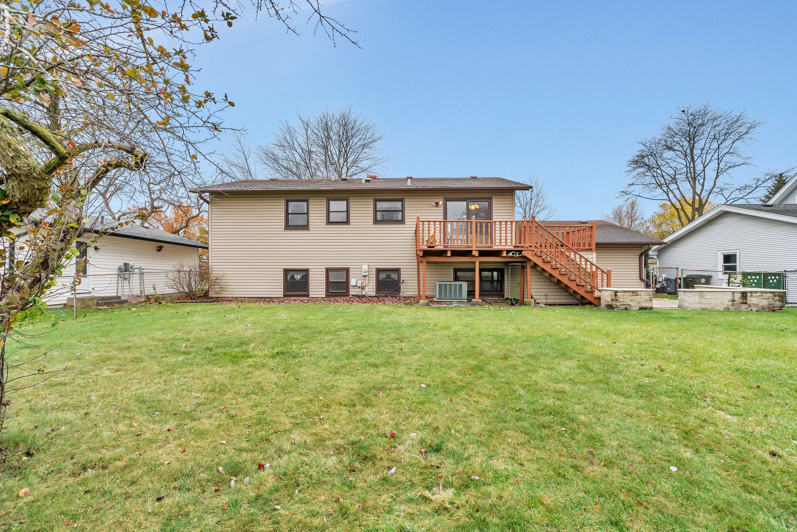 48 Lonsdale Road Elk Grove Village, IL 60007 - Photo 32 of 33 Gallery Image 32