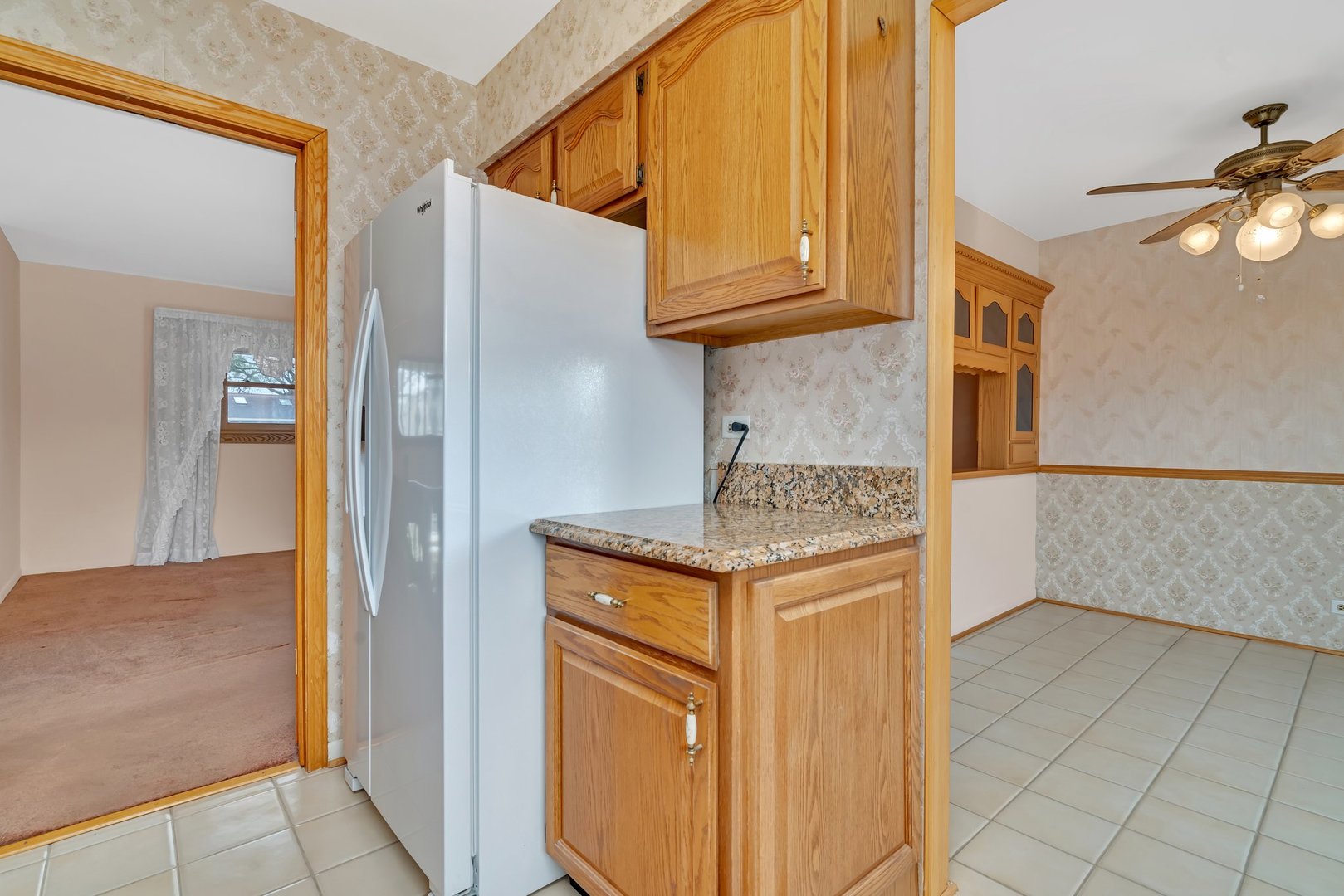 48 Lonsdale Road Elk Grove Village, IL 60007 - Photo 9 of 33 Gallery Image 9