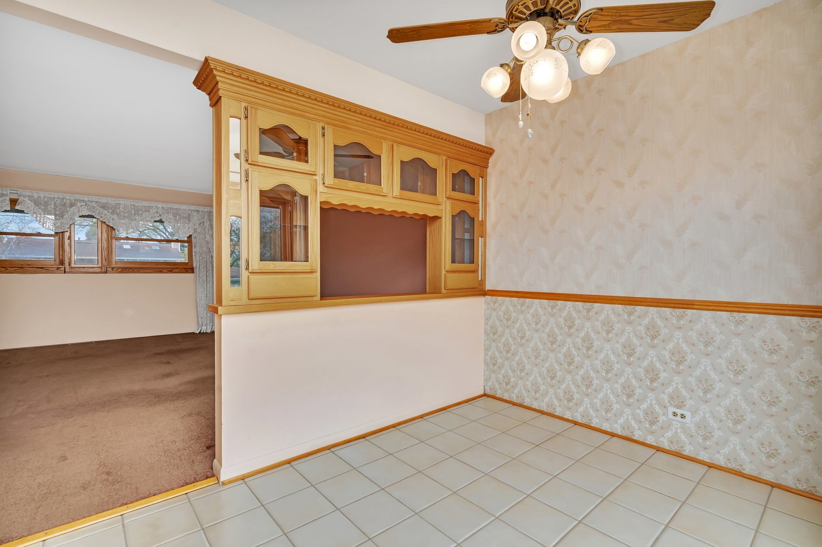 48 Lonsdale Road Elk Grove Village, IL 60007 - Photo 10 of 33 Gallery Image 10